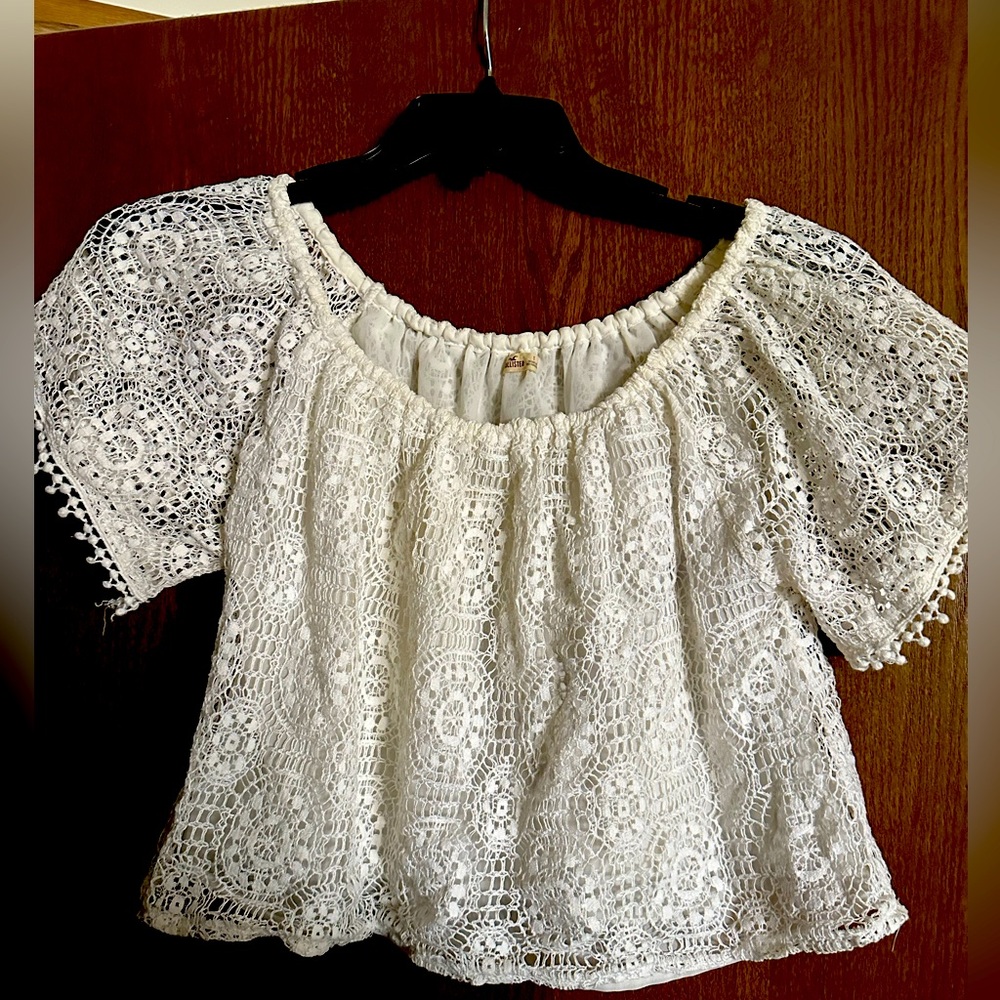 Hollister lace crop top small